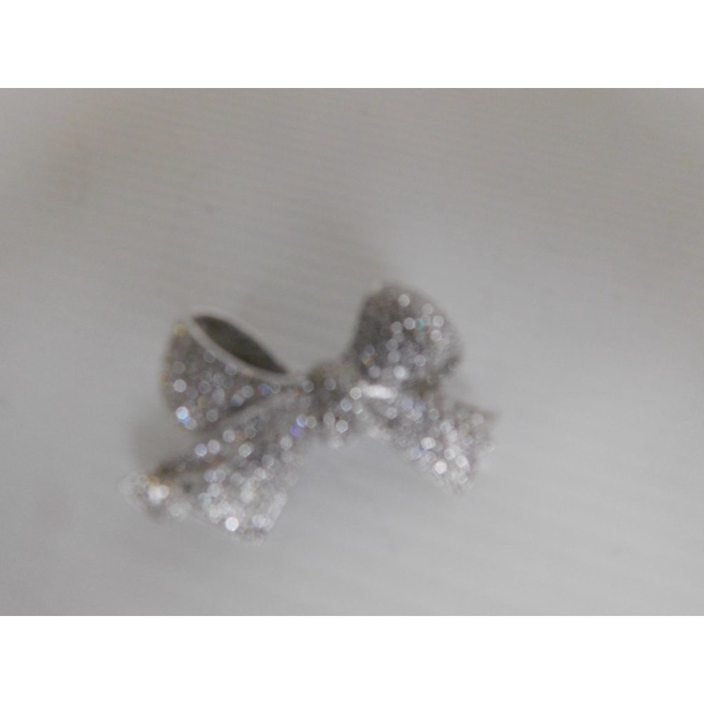 Brooch Sparkling Rhinestone & Silver Bow